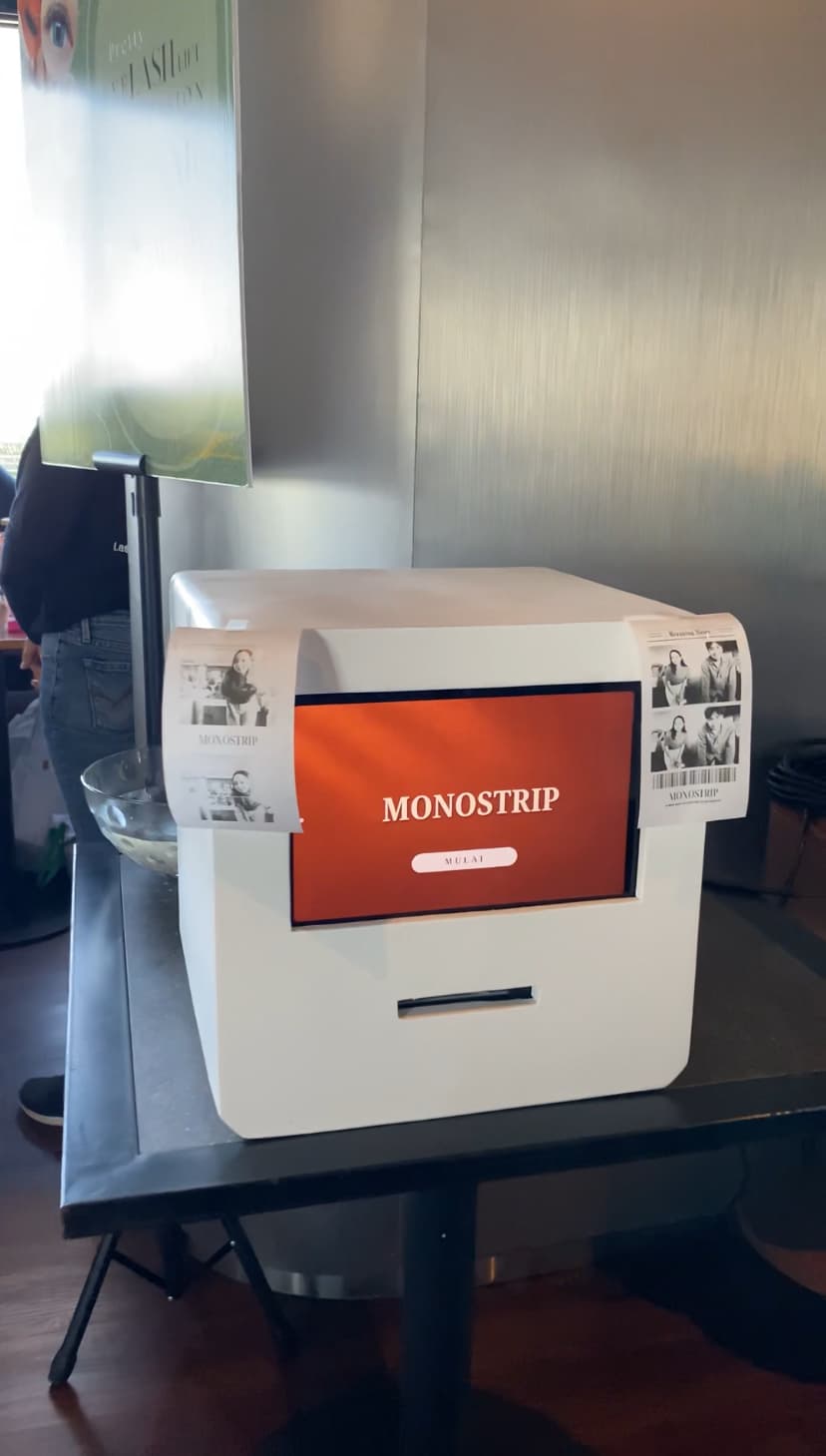Unit Monostrip di ruang kafe