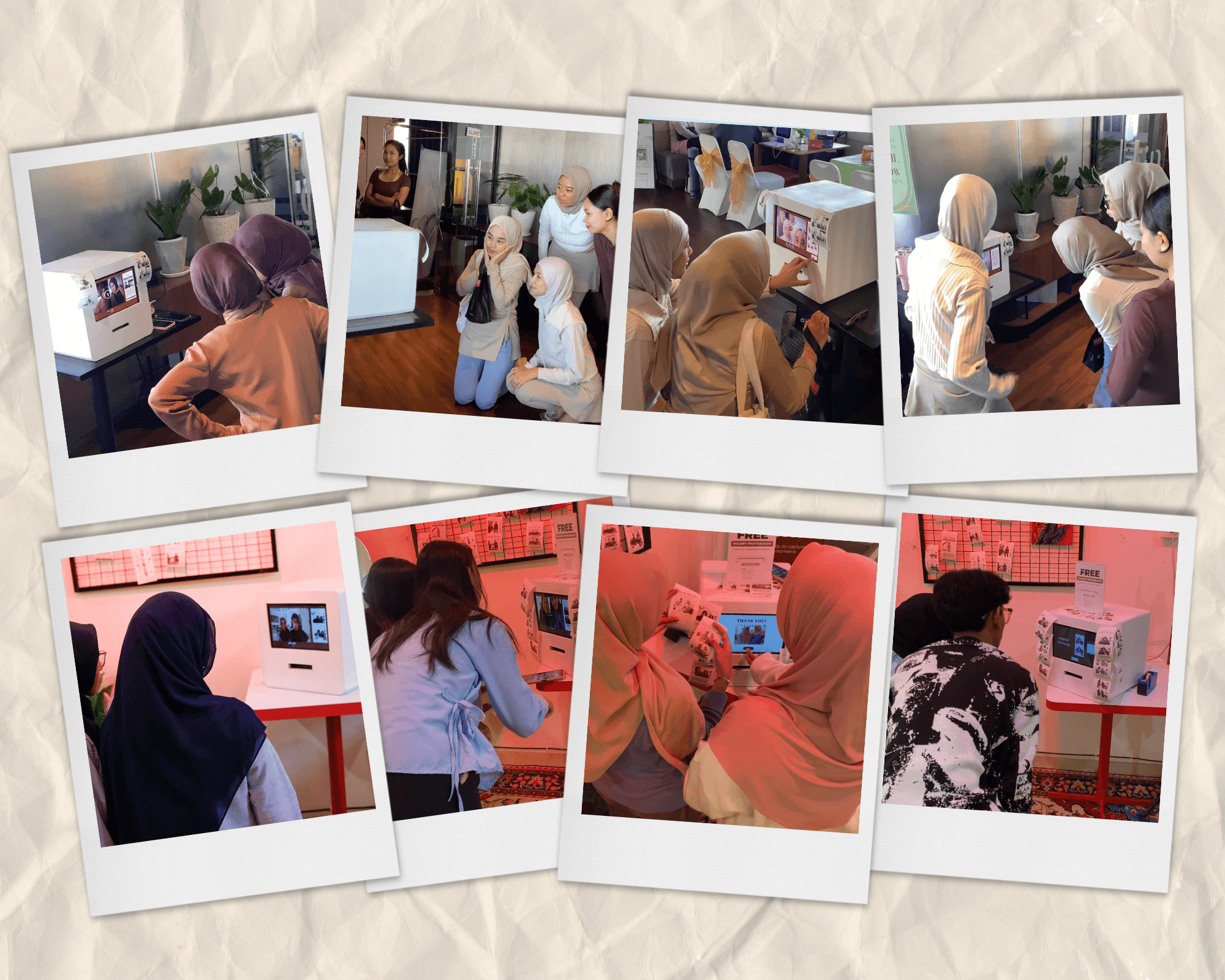 Tamu menggunakan photobooth Monostrip
